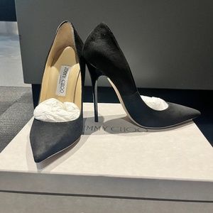 JIMMY CHOO BLACK SUEDE ANOUK PUMP